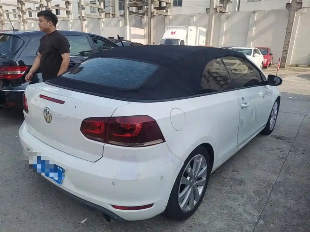 Volkswagen Golf (Import) 2012 1.4TSI Luxury Convertible Edition фото 11