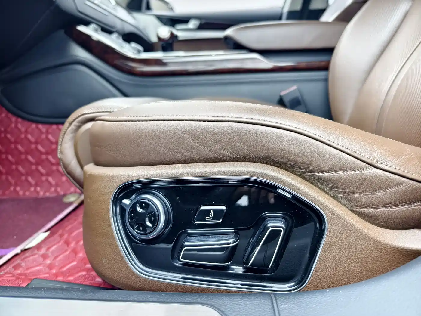 Audi A8 2013 A8L 6.3 FSI W12 quattro Flagship фото 12