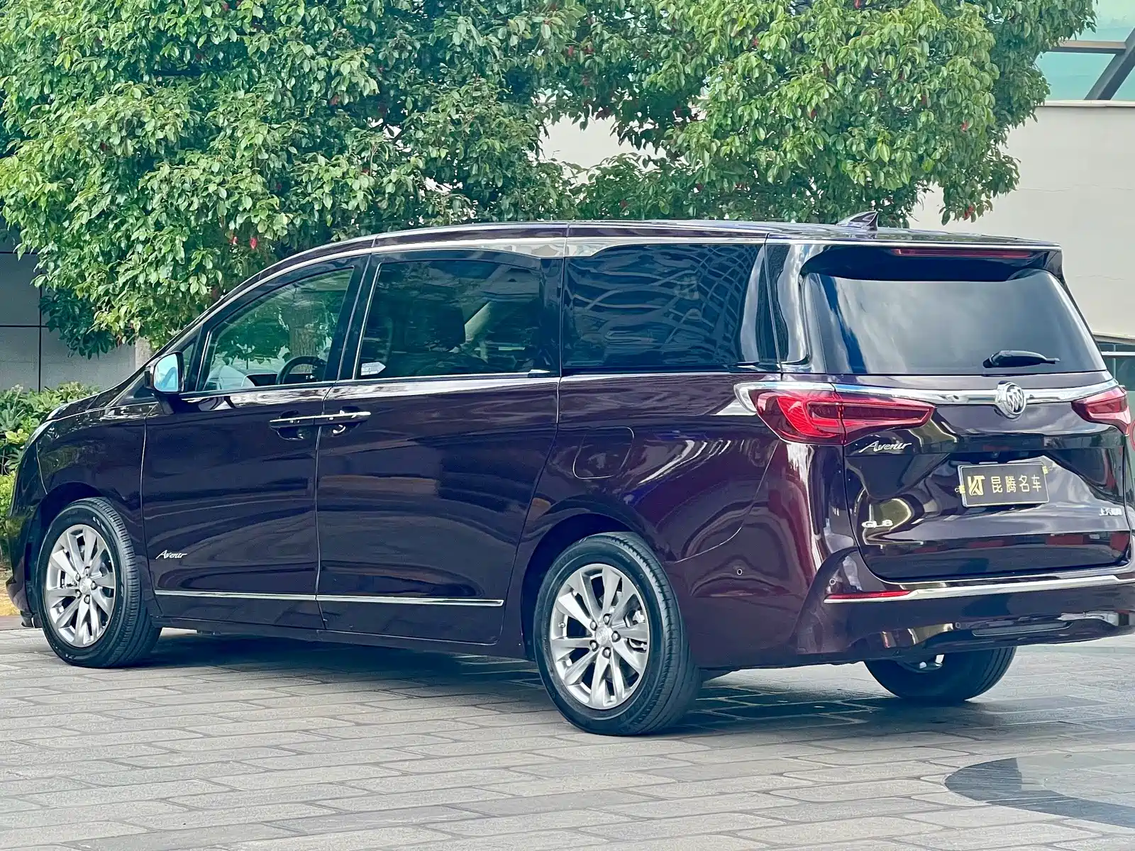 Photo 4 - Buick GL8