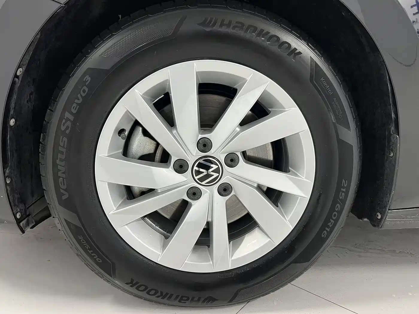 Volkswagen Passat 2022 280TSI Elite Edition фото 19