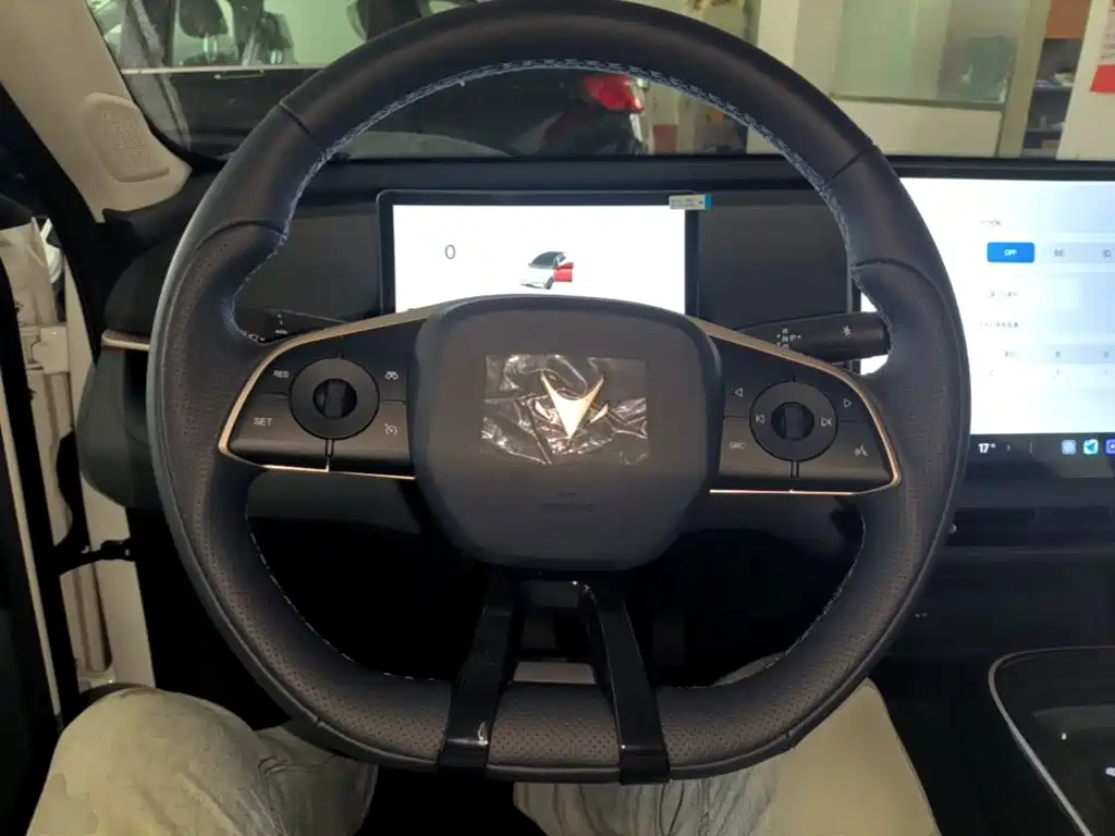 ARCFOX T1 2026 2025 320 Base Version