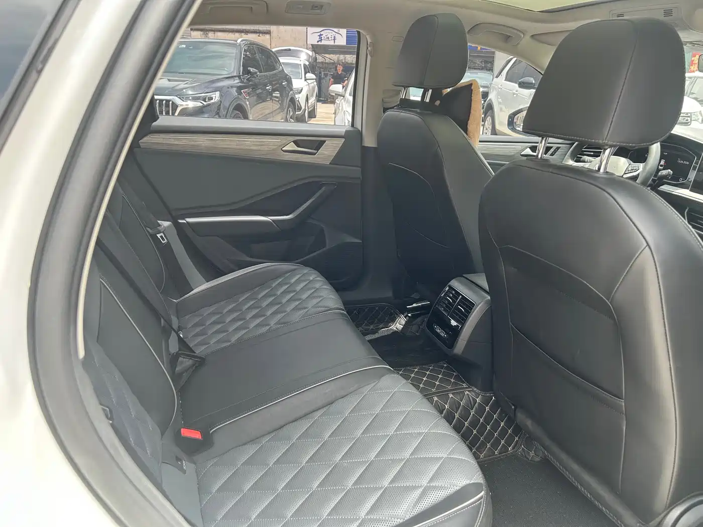 Volkswagen Sagitar 2023 280TSI DSG Surpass Plus Edition фото 8