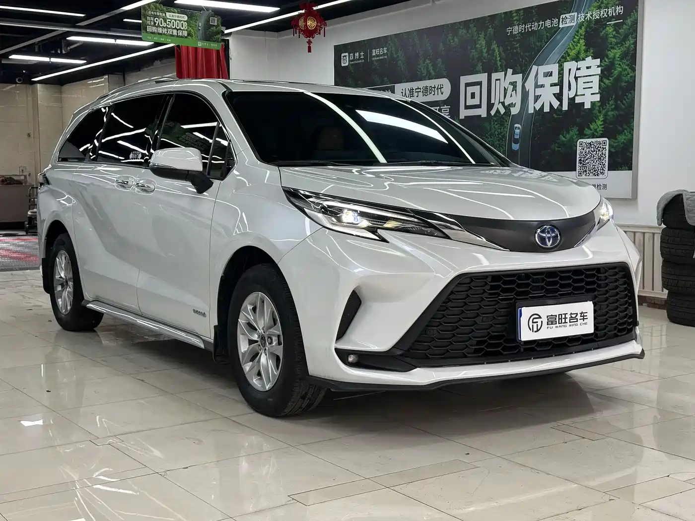 Toyota Granvia 2023 2.5L Hybrid Comfort Edition фото 3