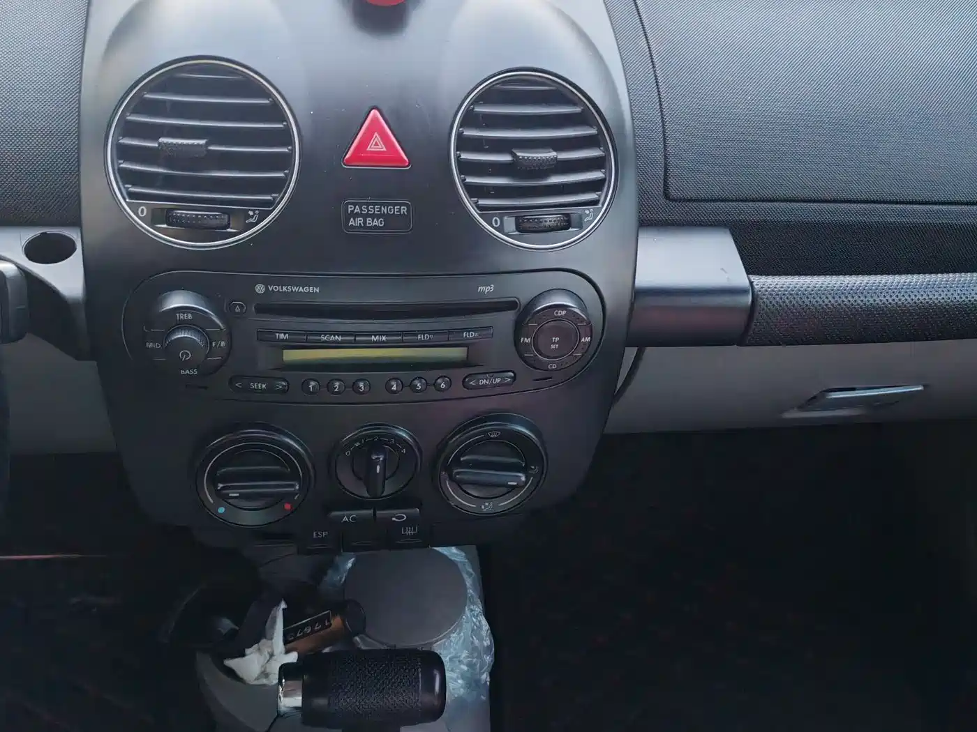 Volkswagen Beetle 2010 Model 2.0 BlackOrange Comfort Edition фото 6
