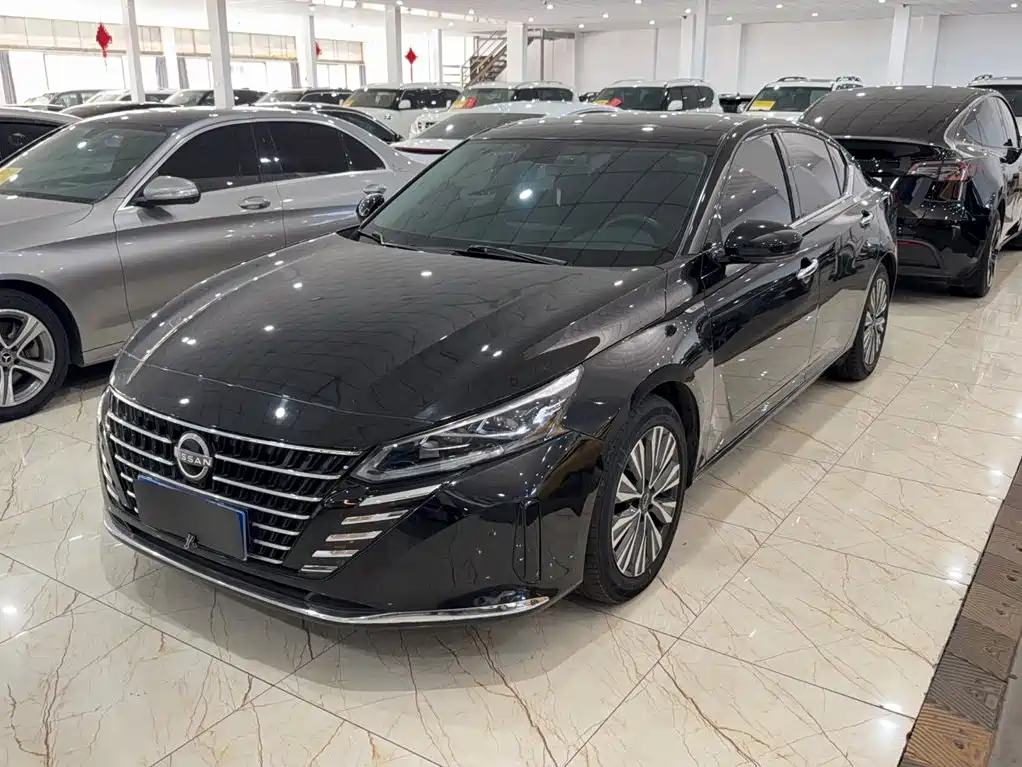 Photo 1 - Nissan Teana