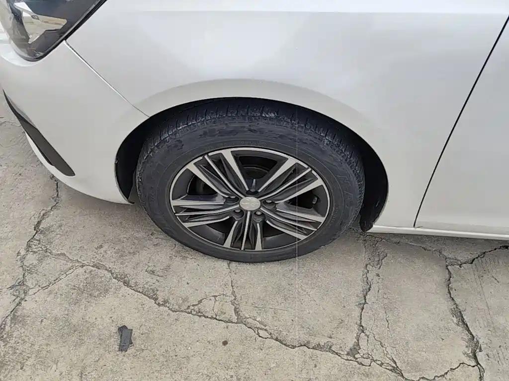 Фото 23 - Peugeot 308