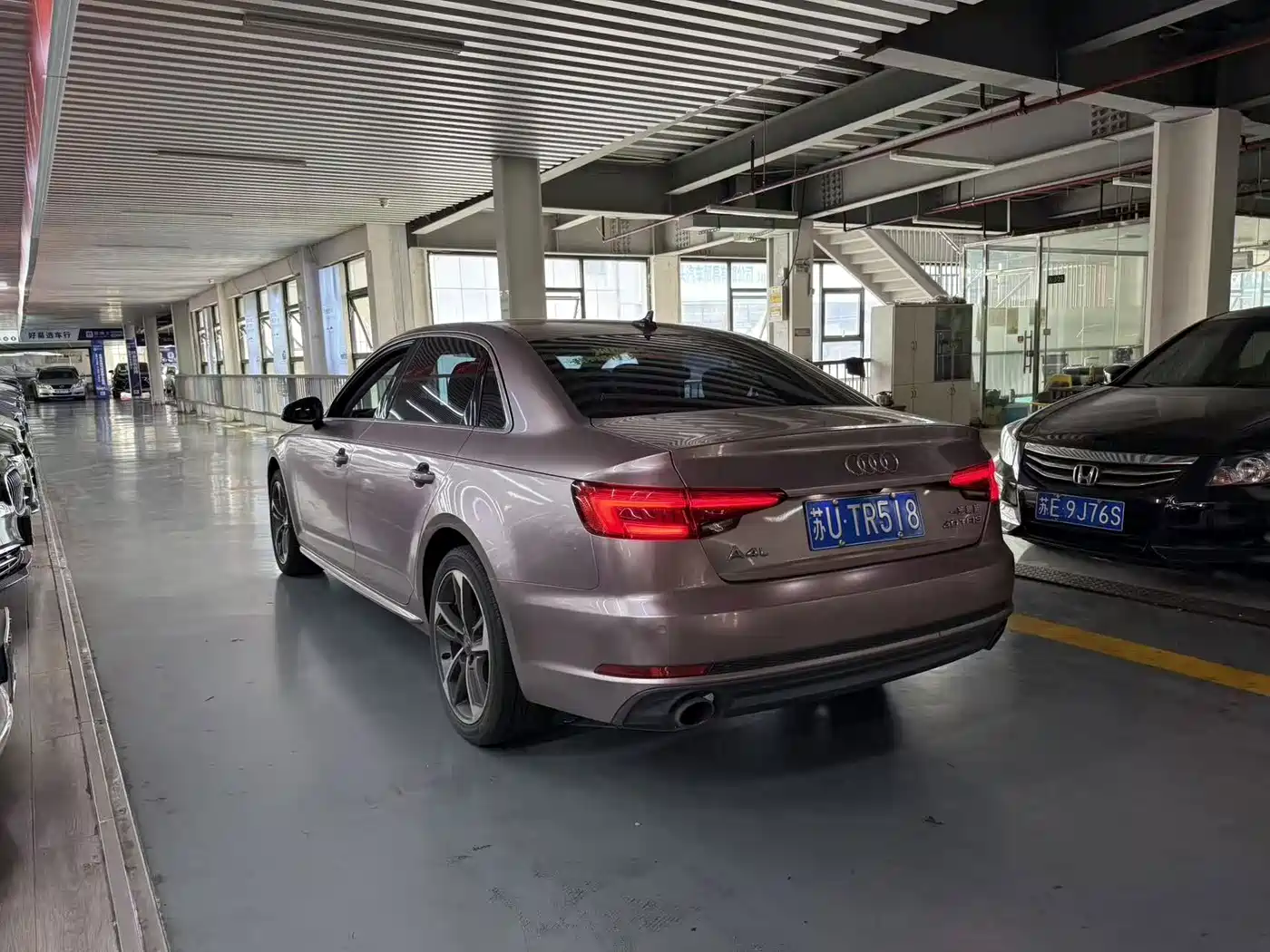 Фото 4 - Audi A4L