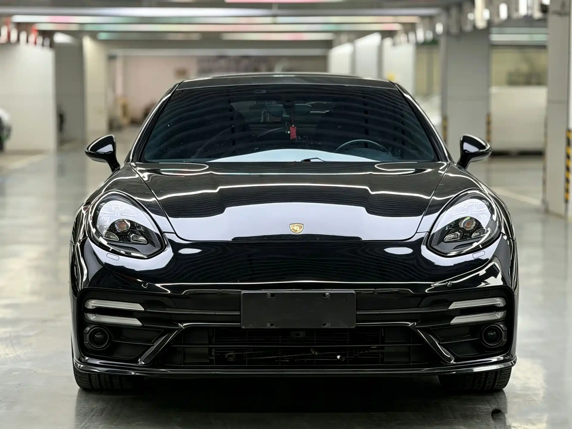 Фото 2 - Porsche Panamera