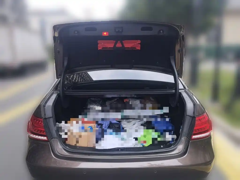 Photo 10 - Mercedes-Benz E-Class