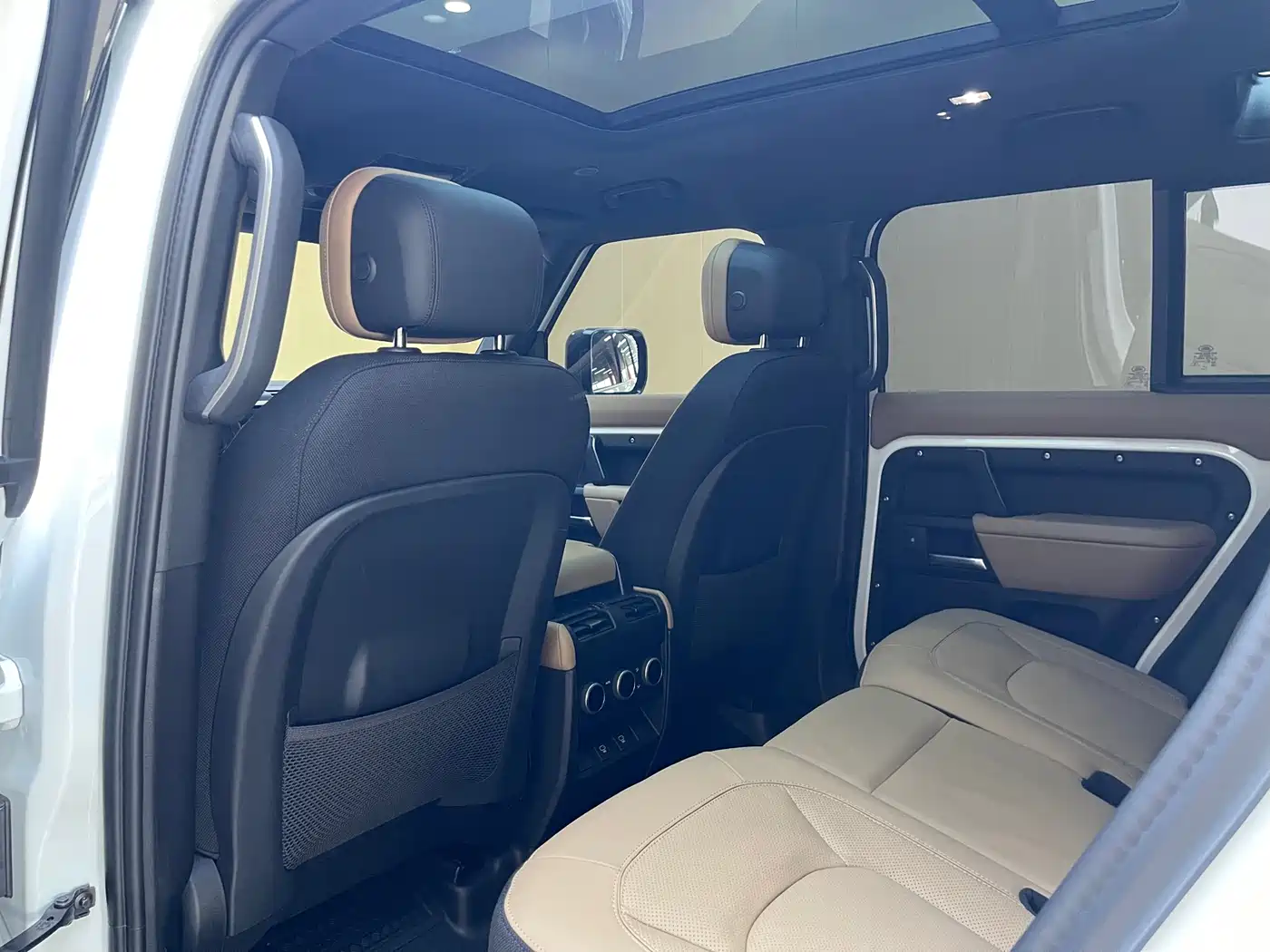 Land Rover Defender 2025 110 3.0T P400 -Dynamic HSE фото 13