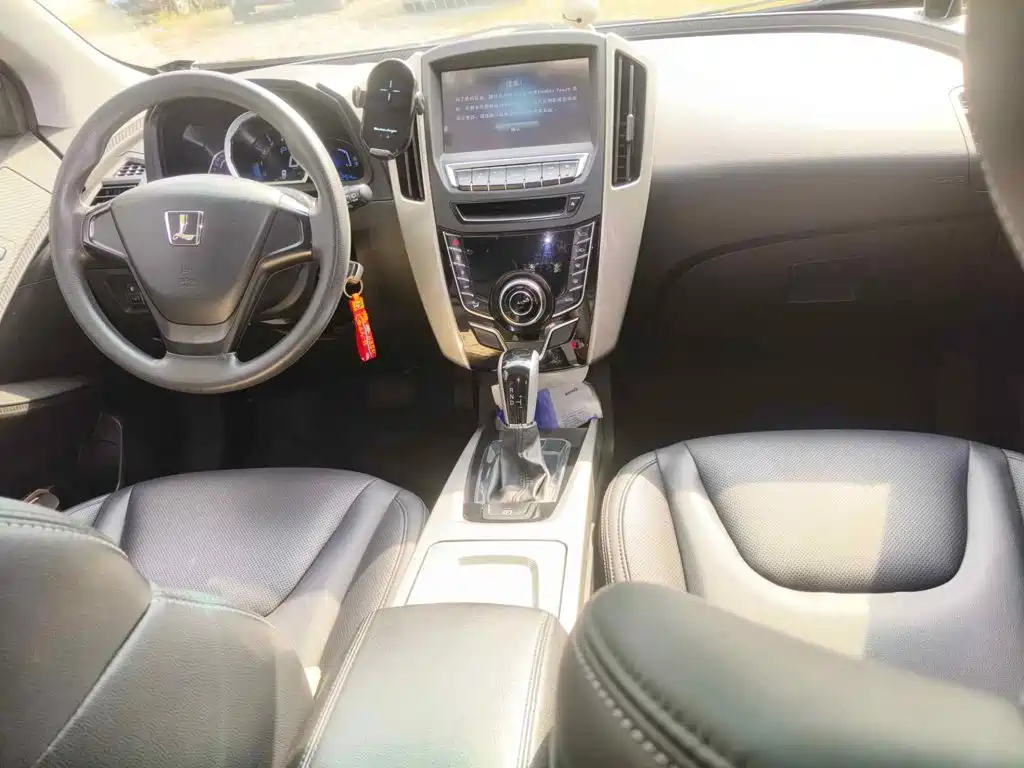 Фото 12 - Luxgen U6 SUV