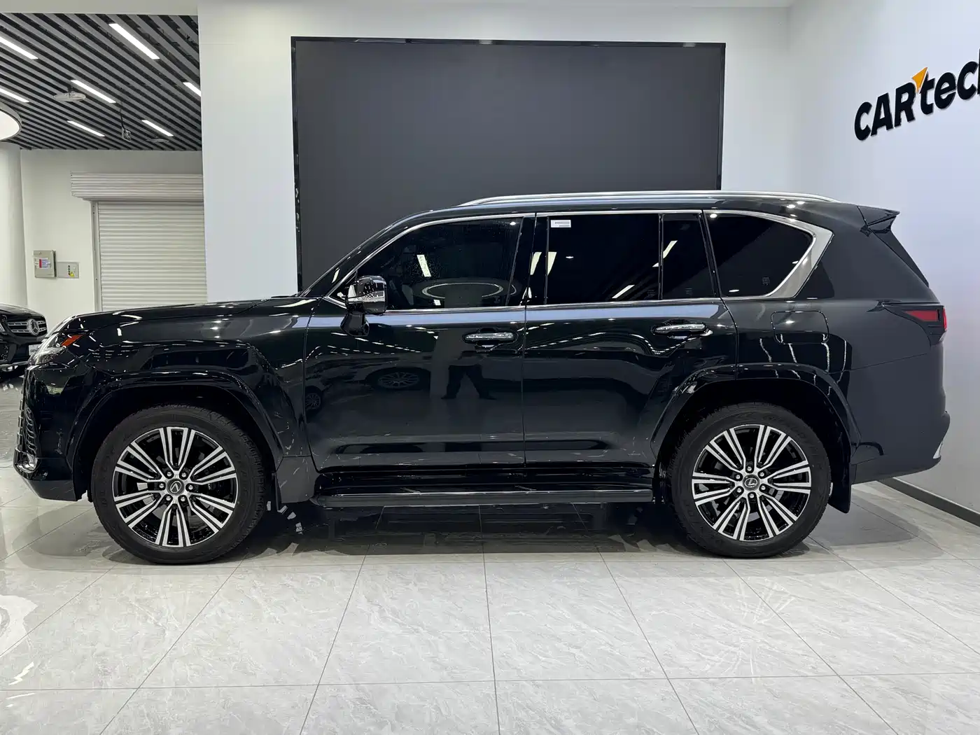 Lexus LX 2025 700h Boundary Edition фото 6