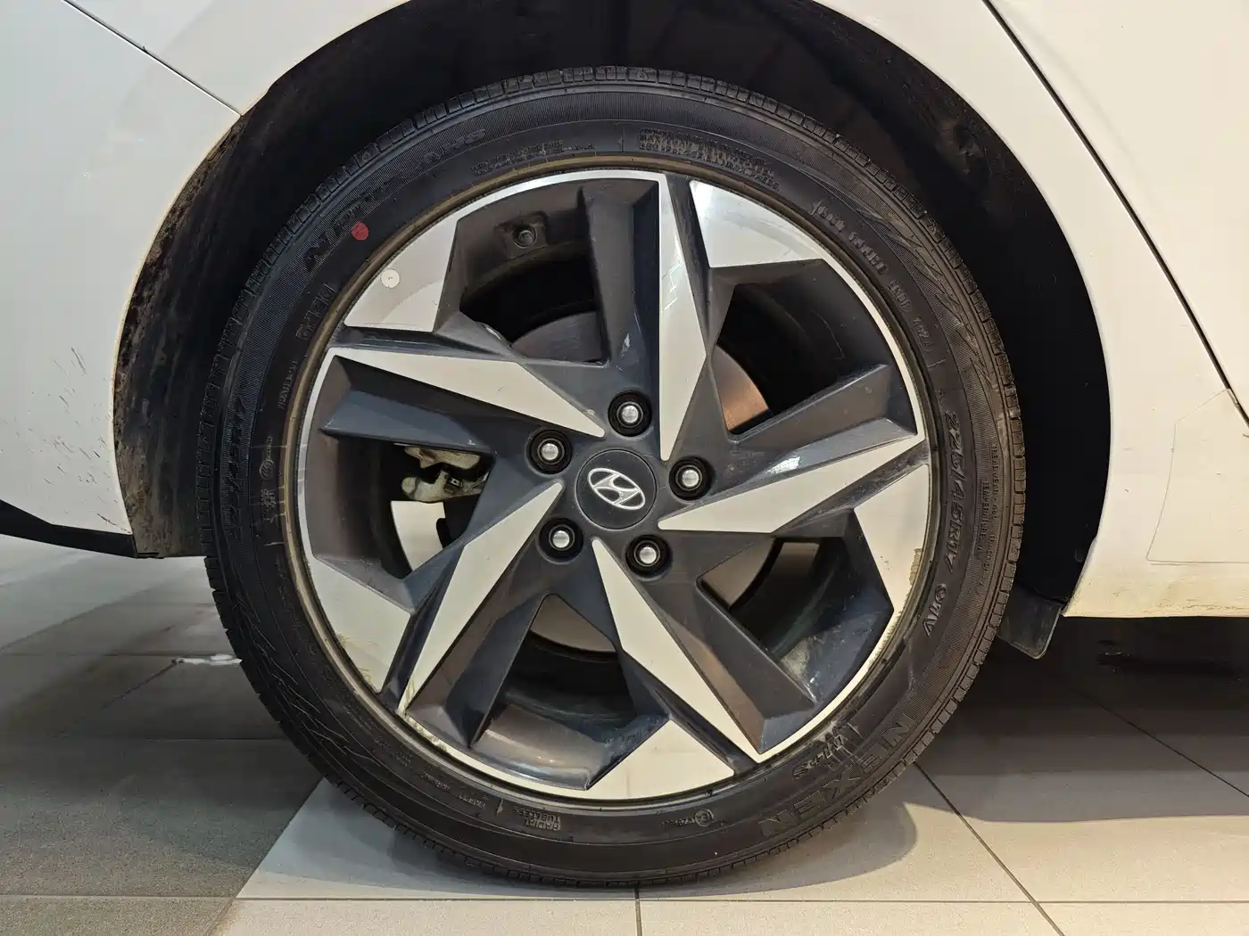 Hyundai Elantra 2021 1.5L CVT LUX Premium Edition фото 30