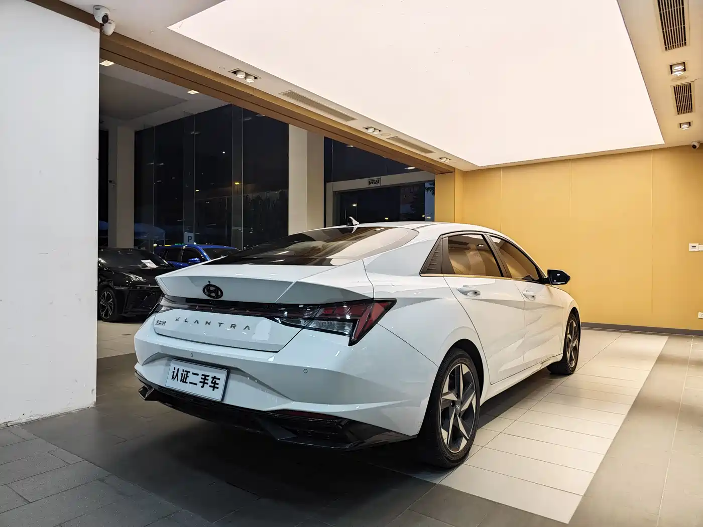 Hyundai Elantra 2021 1.5L CVT LUX Premium Edition фото 29