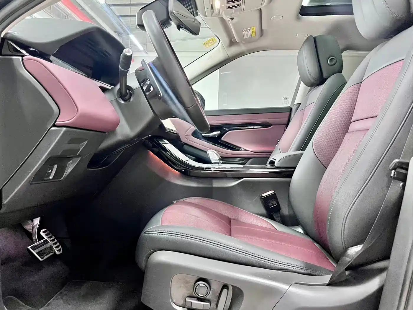 Land Rover Range Rover Evoque 2024 Range Rover Evoque L 249PS Light Master Edition фото 4