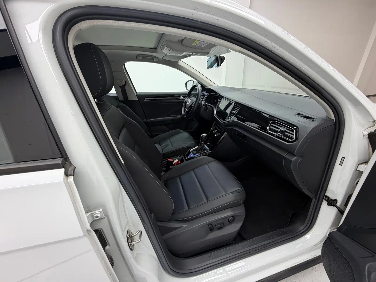 Фото 17 - Volkswagen T-ROC