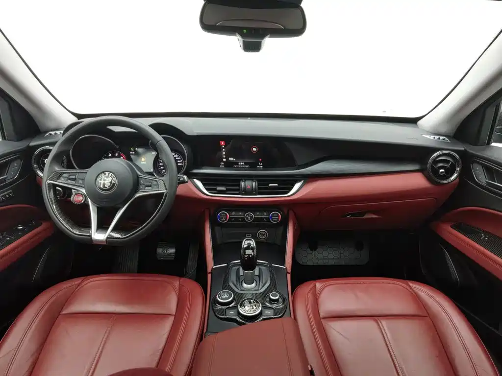 Alfa Romeo Stelvio 2019 2017 2.0T 200HP Luxury Edition