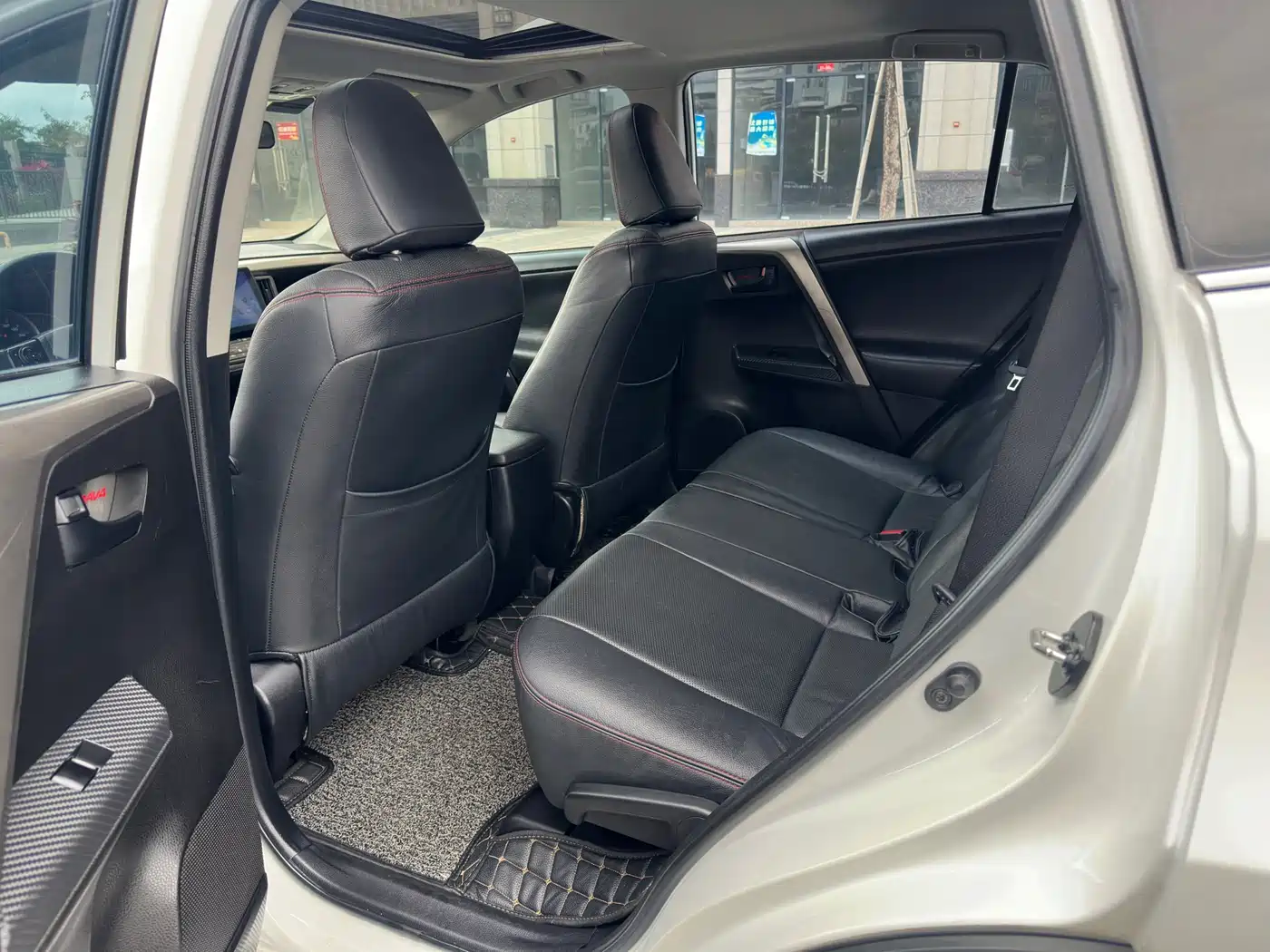 Toyota RAV4 Rongfang 2015 2.0L CVT 2WD Trend Edition фото 6