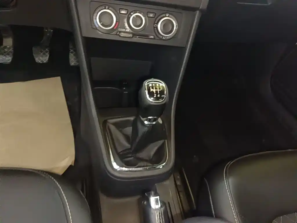 Škoda Skoda Rapid Spaceback 2018 1.6L Manual Comfort фото 14