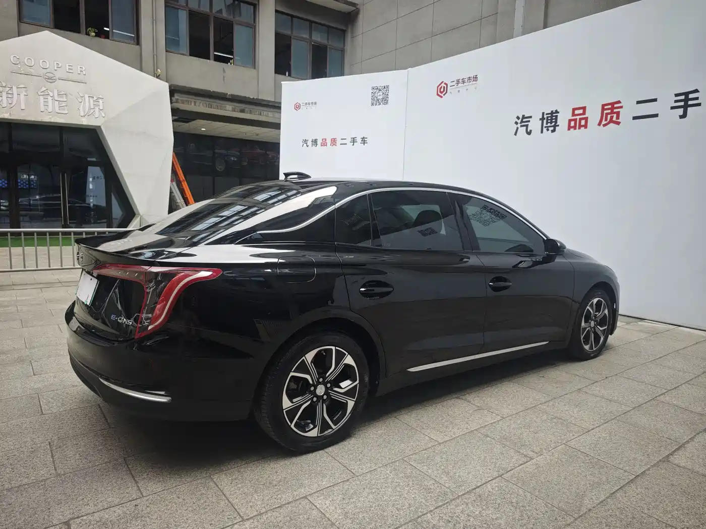 Hongqi E-QM5 2022 431km Charging Enjoyment Edition фото 7