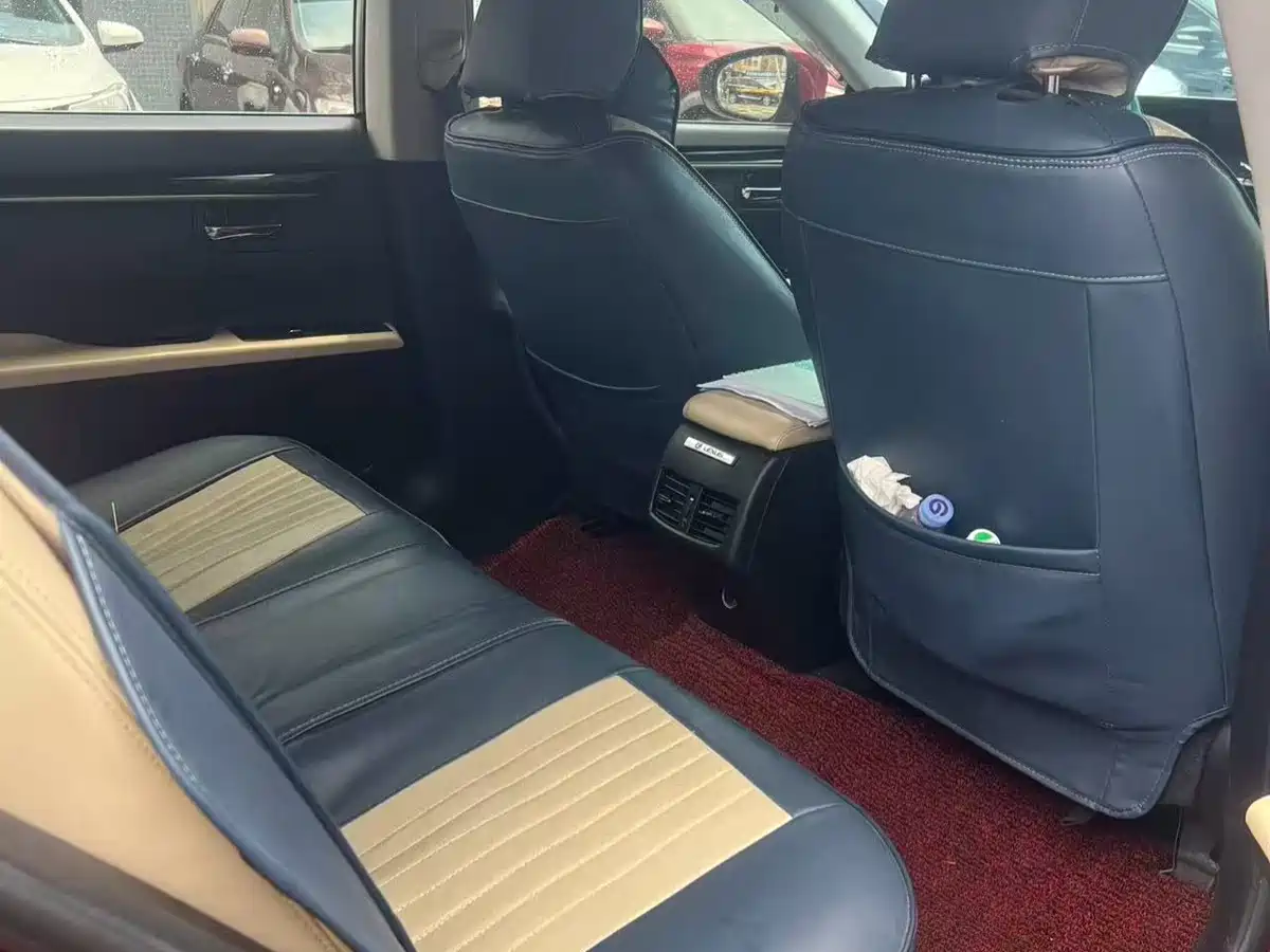 Фото 4 - Lexus ES