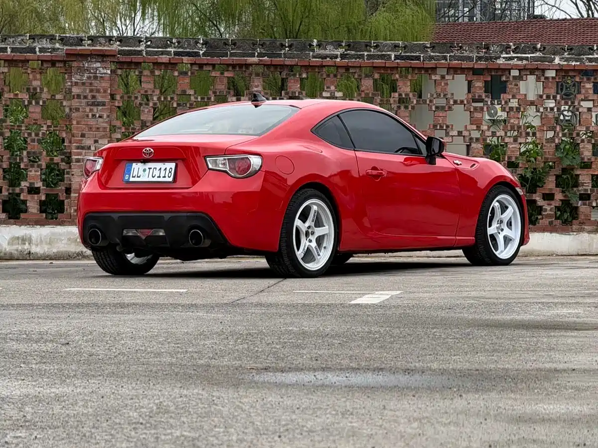 Toyota 86 2013 2.0L Automatic Luxury фото 10