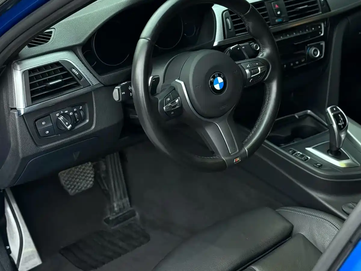 BMW 3 Series 2019 320i M Sport Black Night Edition фото 6