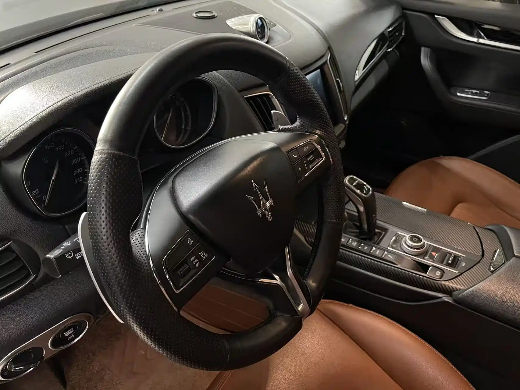 Photo 18 - Maserati Levante