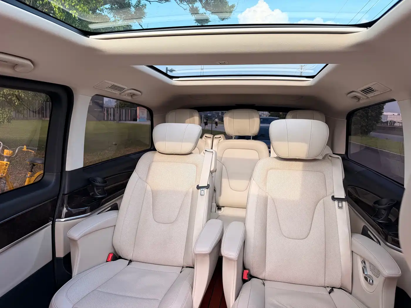 Mercedes-Benz V-Class 2018 V 260 L Premium Long Wheelbase Edition China VI фото 10
