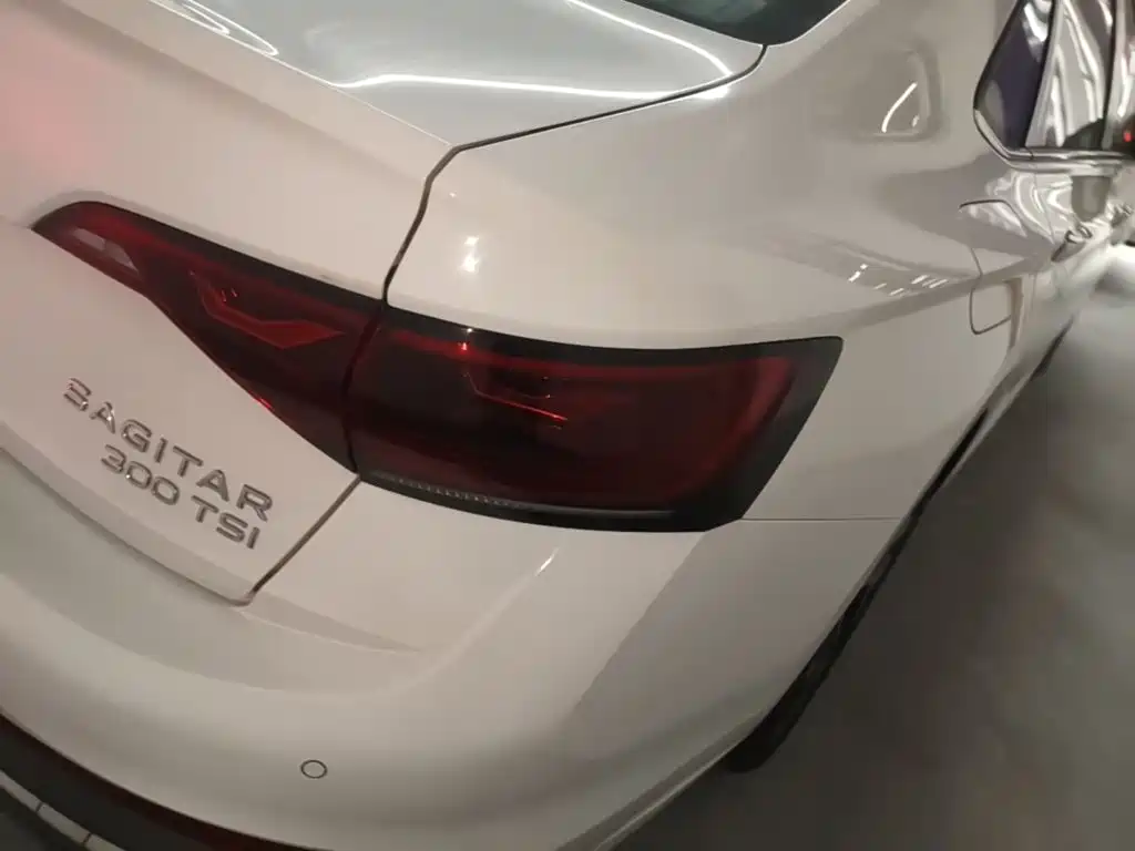 Photo 8 - Volkswagen Sagitar