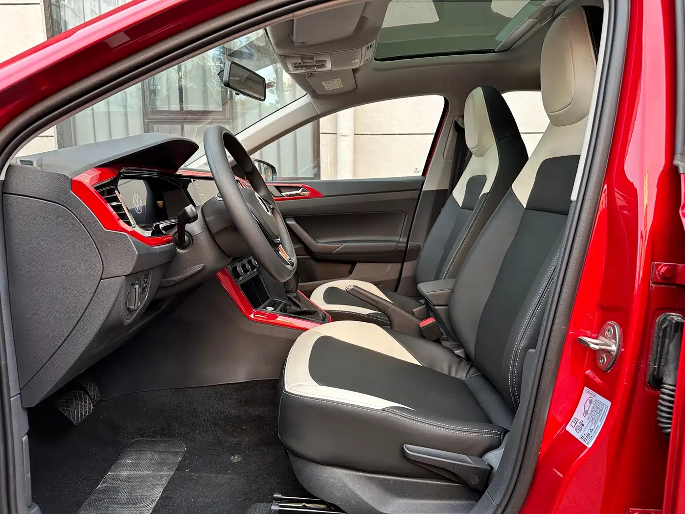 Volkswagen Polo 2023 Facelift Plus 1.5L Auto Chroma Tech Edition фото 14