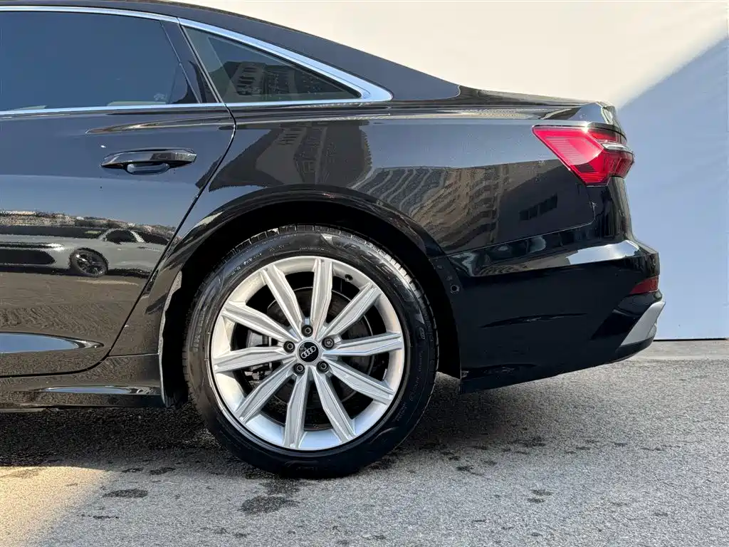 Audi A6L 2023 45 TFSI Premium Selection Dynamic фото 17