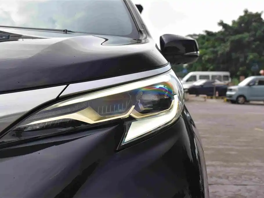 Toyota Granvia 2023 2022 2.5L Hybrid Premium Edition