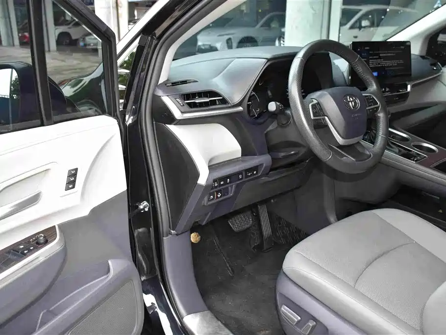 Toyota Granvia 2023 2022 2.5L Hybrid Premium Edition