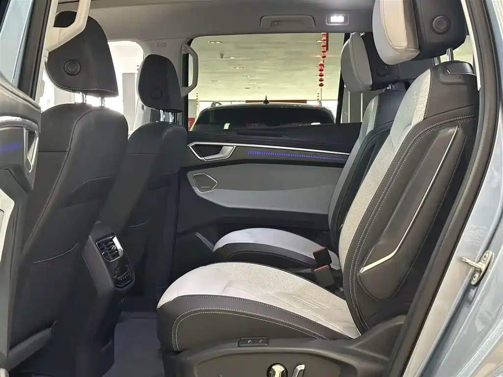 Volkswagen Talagon 2025 450TSI R-Line 6-Seater фото 15