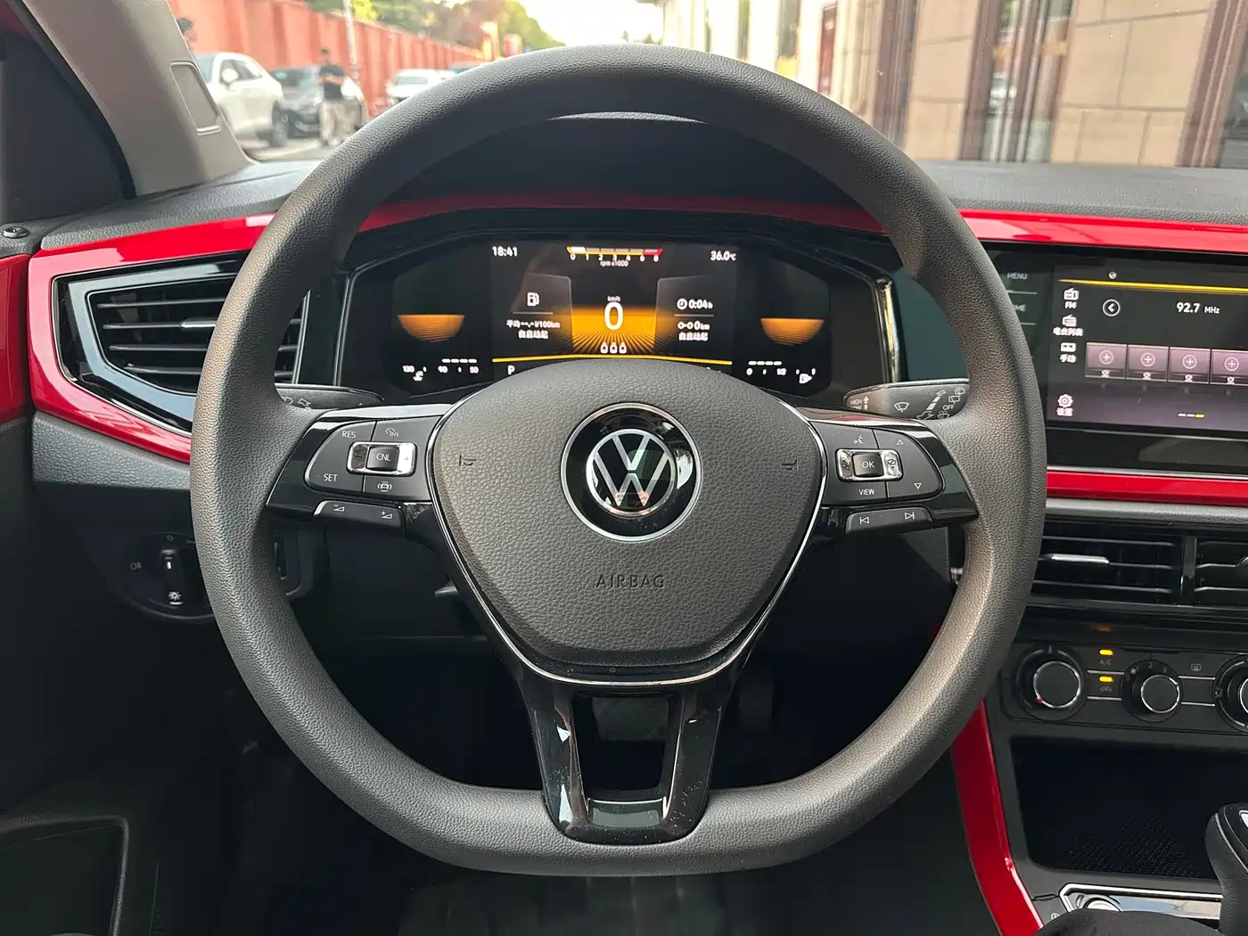 Volkswagen Polo 2023 Facelift Plus 1.5L Auto Chroma Tech Edition фото 7