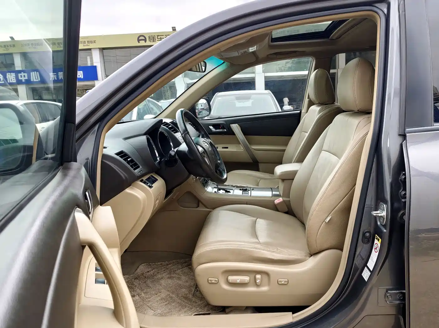 Toyota Highlander 2011 2.7L 2WD 7-seat Luxury фото 8