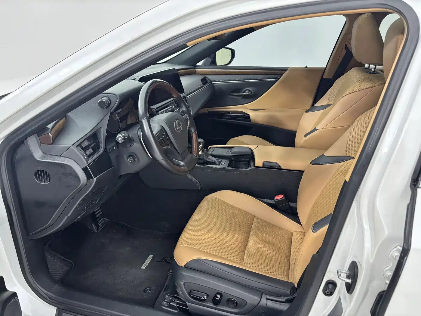 Фото 4 - Lexus ES