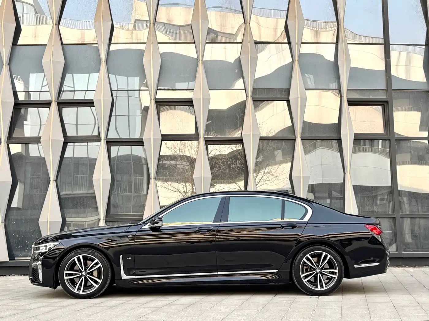 BMW 7 Series 2021 Model 730Li M Sport Package фото 3