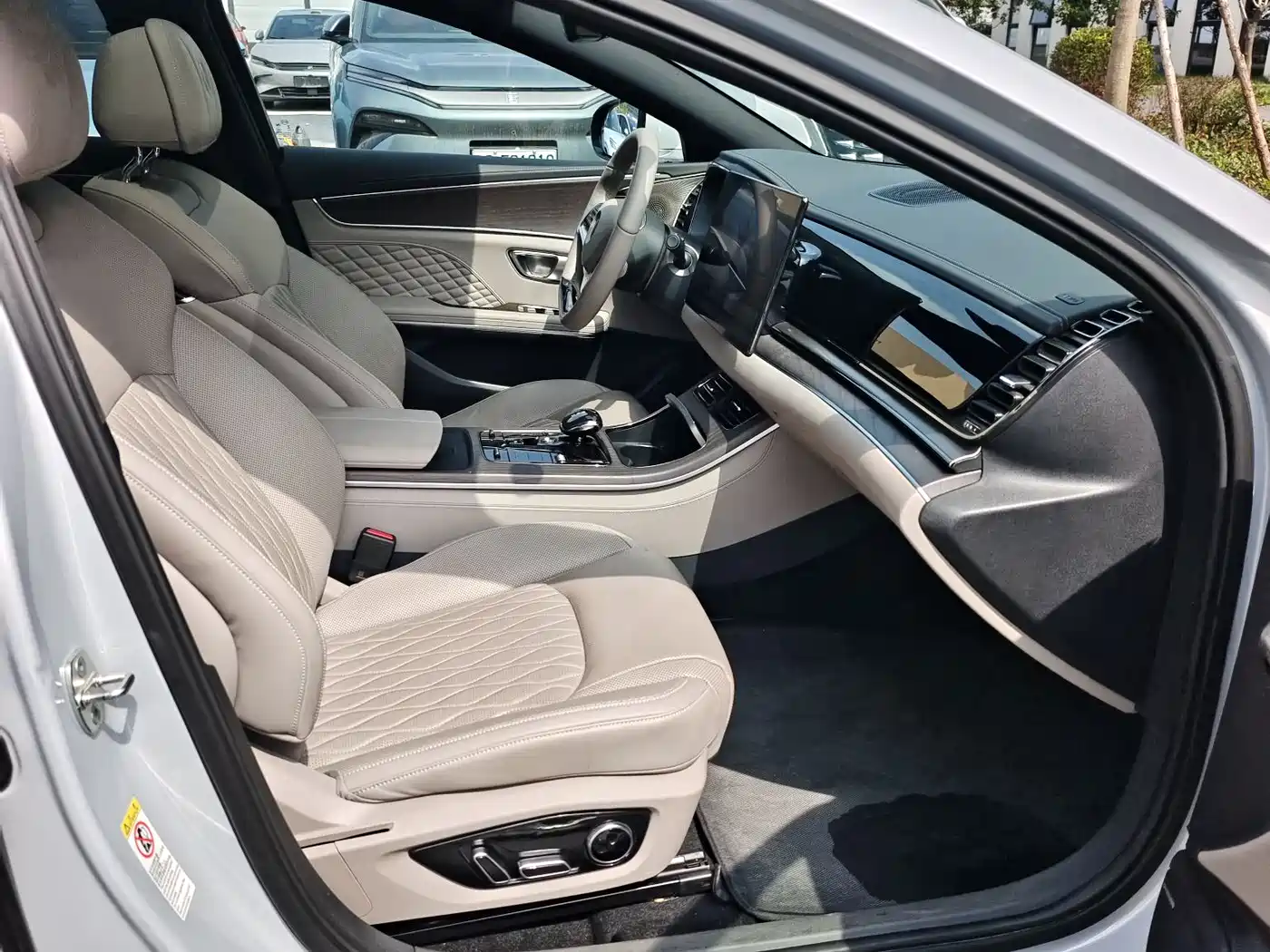 BYD Han 2024 Model DM-i Glory Edition 121KM Premium Type фото 22