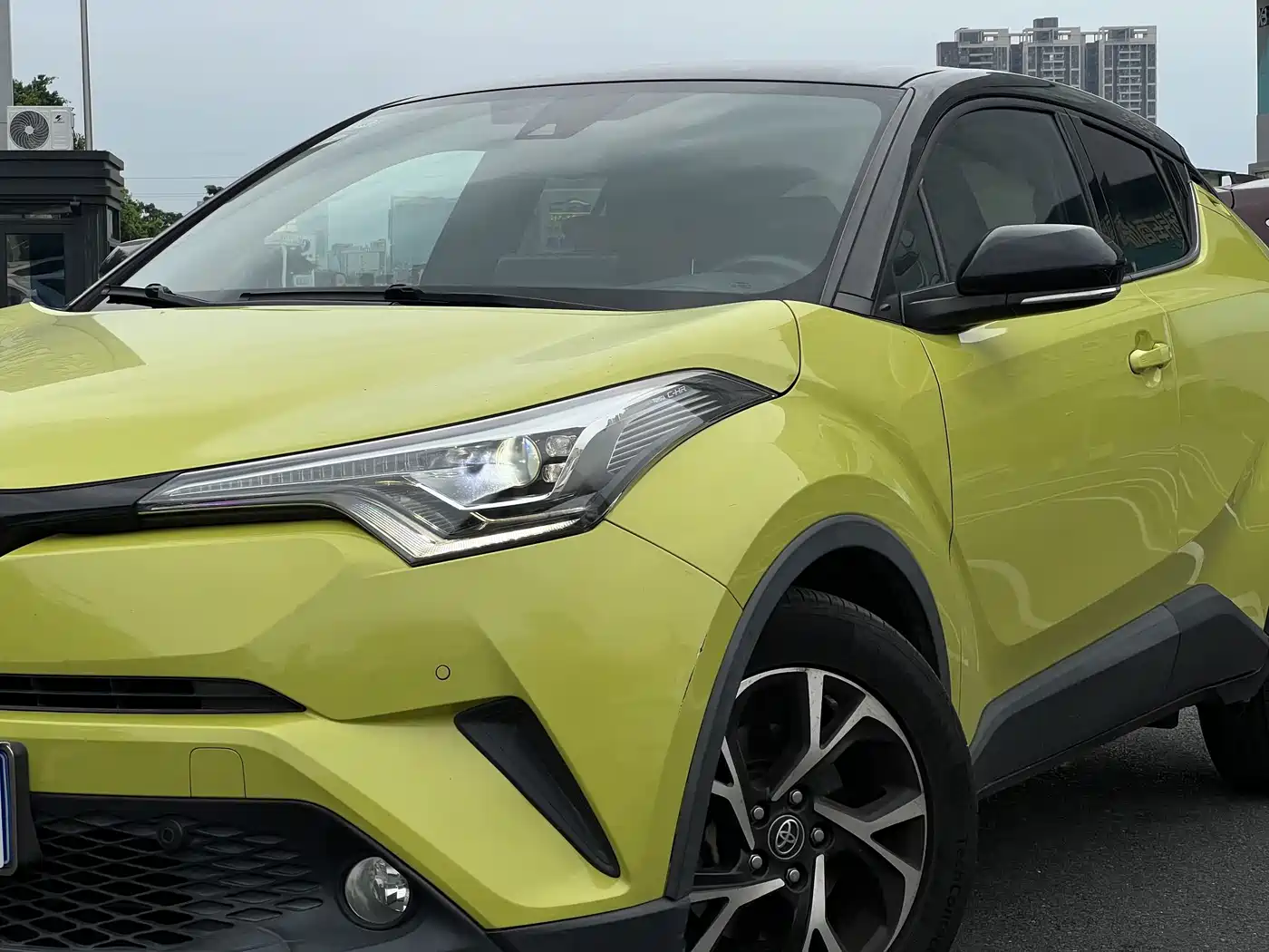 Фото 8 - Toyota C-HR