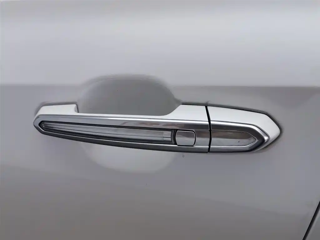 Cadillac XT4 2018 Model 28T 2WD Luxury фото 18