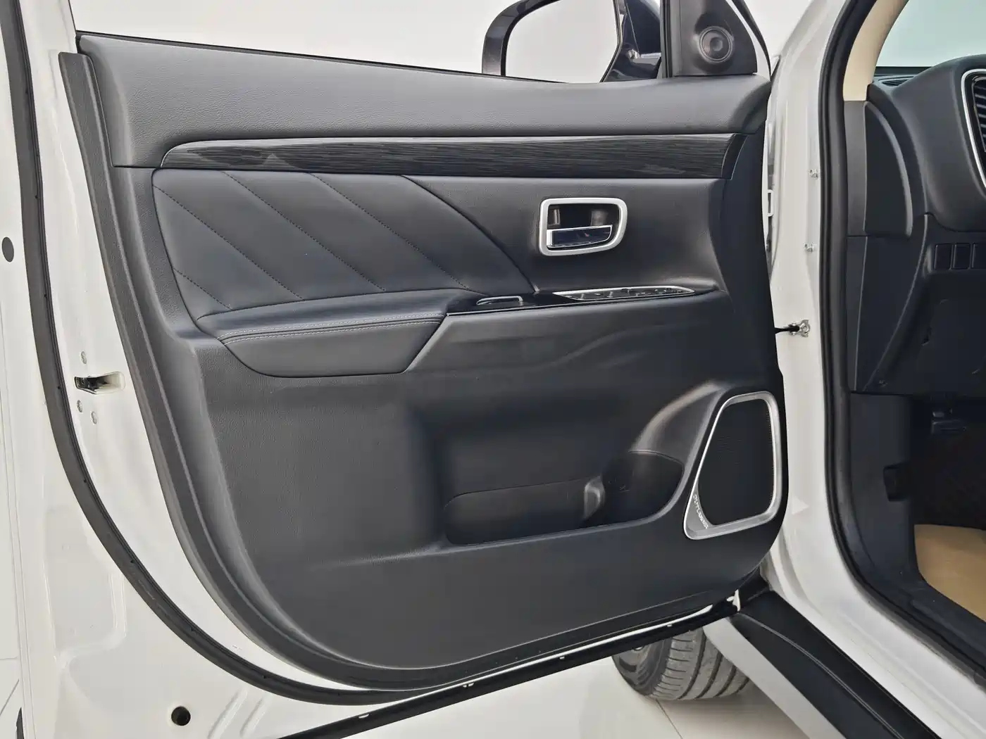 Mitsubishi Outlander 2019 2.4L 4WD Deluxe Edition 5-Seater China VI фото 27