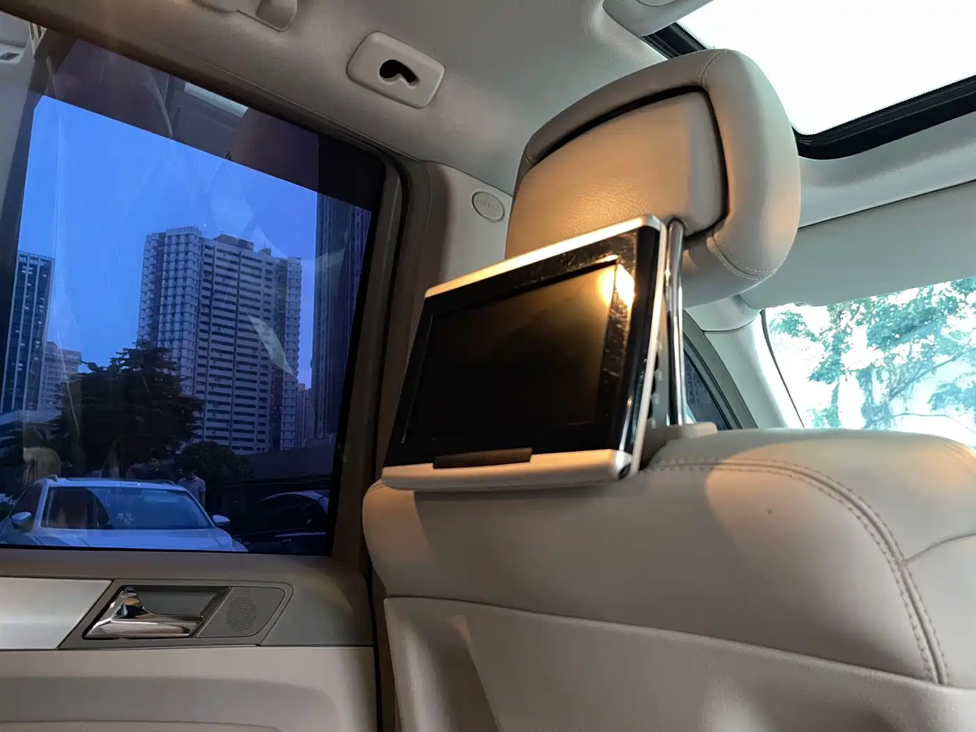 Mercedes-Benz M-Class AMG 2011 AMG ML 63 фото 9