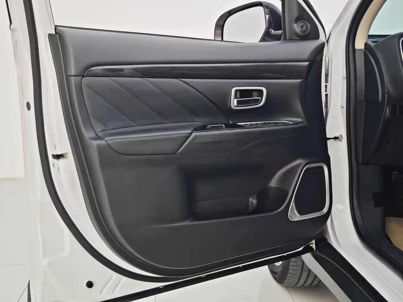 Mitsubishi Outlander 2019 2.4L 4WD Deluxe Edition 5-Seater China VI фото 22