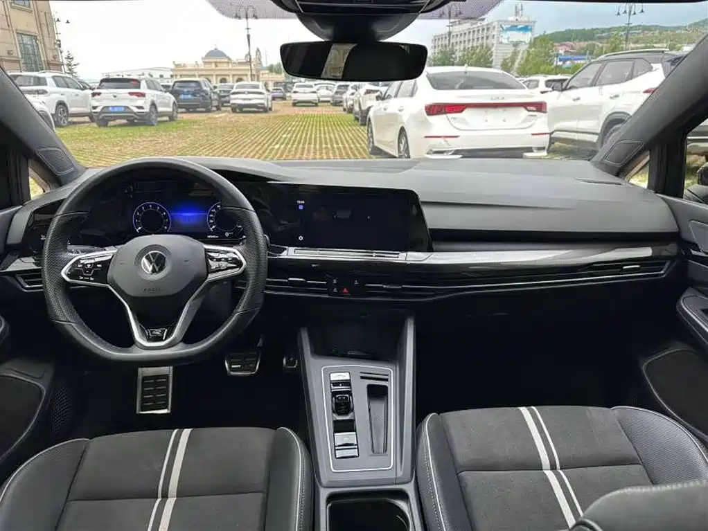 Volkswagen Golf 2021 280TSI DSG R-Line фото 8