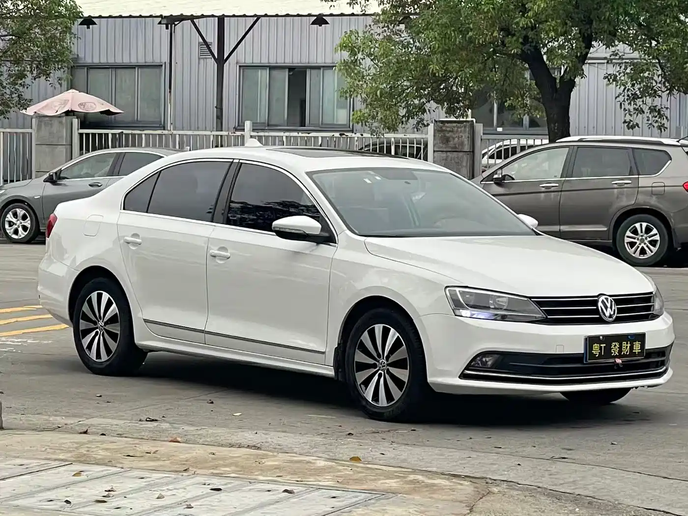Volkswagen Sagitar 2017 1.6L Automatic Comfort фото 3