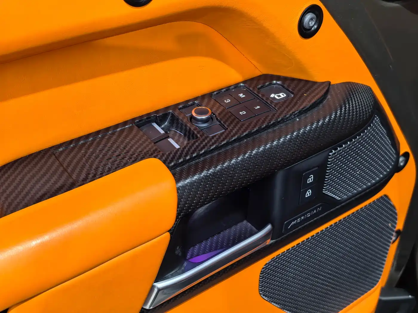 Land Rover Defender 2022 Model 90 3.0T P400 XS фото 9