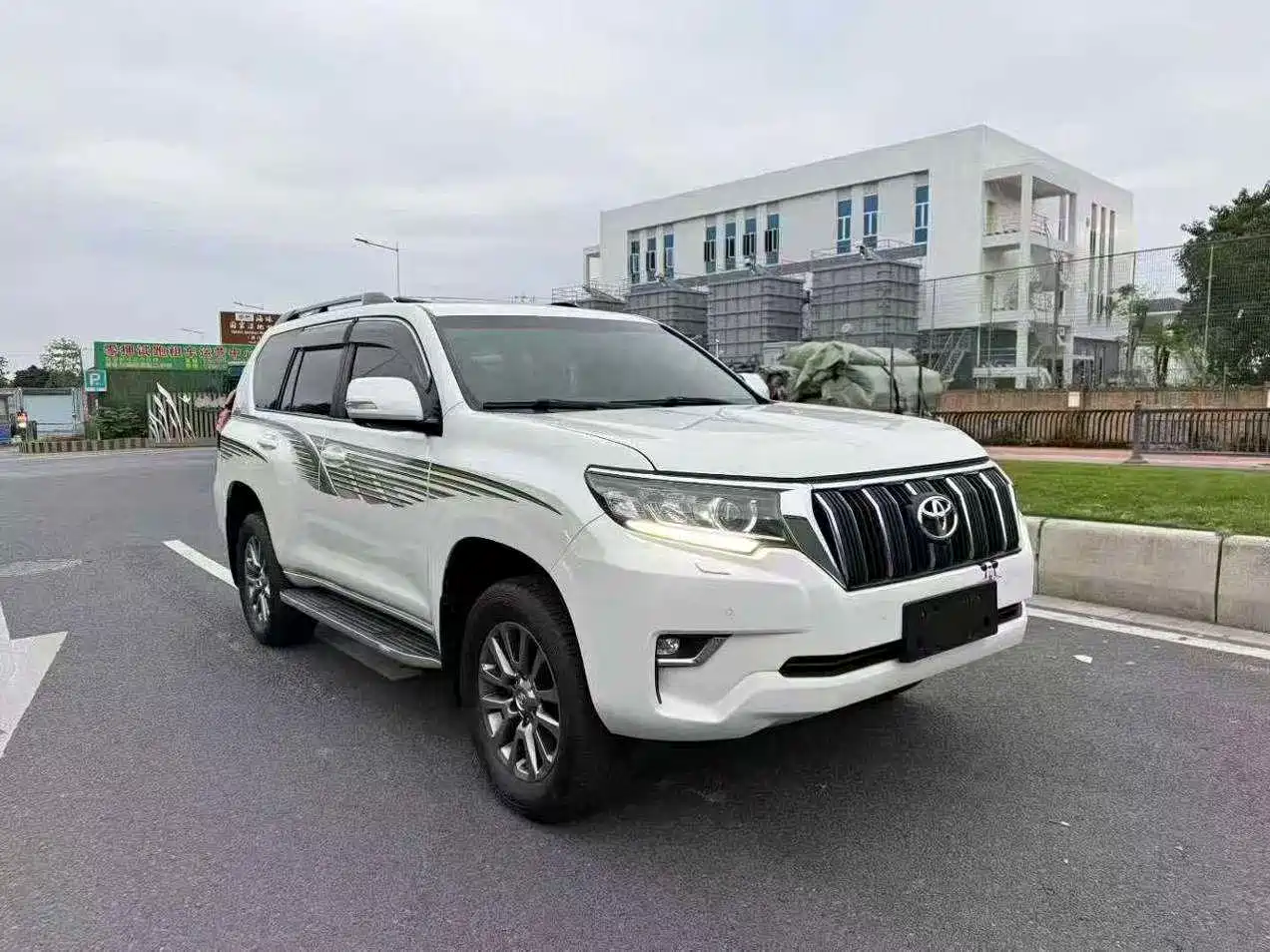Toyota Prado 2018 3.5L Automatic TX-L Rear-mounted Spare Tire фото 2