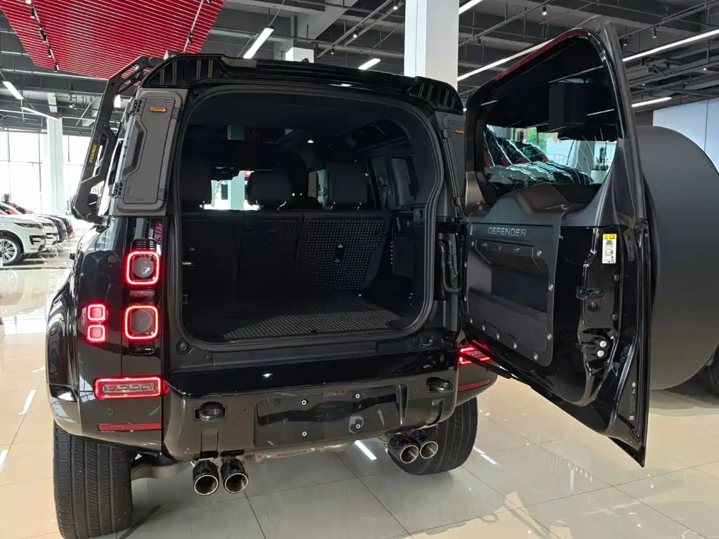 Land Rover Defender 2025 2024 110 5.0T V8